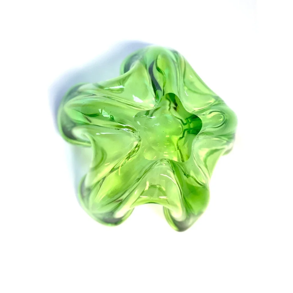 Vintage Mid century‎ green art glass handkerchief bowl - Picture 7 of 11